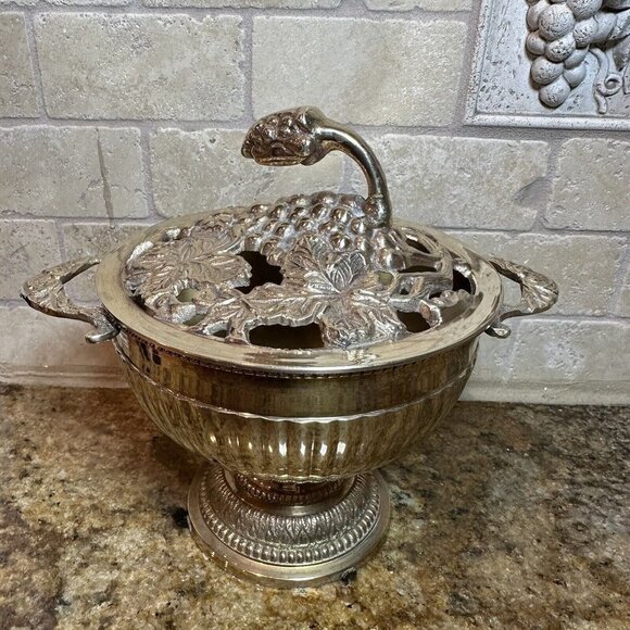 VTG Hollywood Regency Pedestal Lidded Bowl 7" Yellow Brass Grapes Leaves EUC MCM - Picture 4 of 13